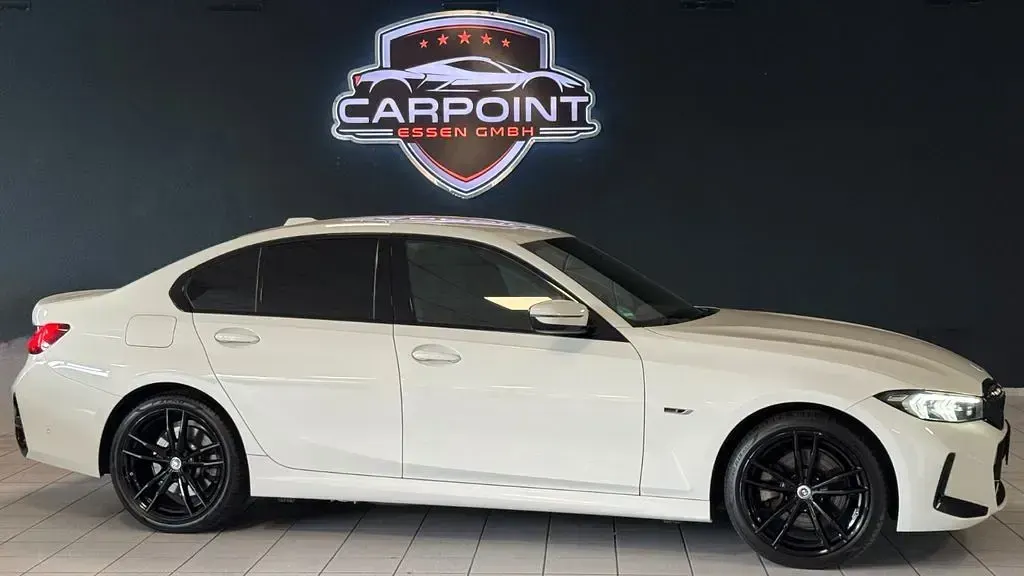 Gebraucht BMW 320e M Sport 204 PS (150 kW) 2022 Weiß Limousine