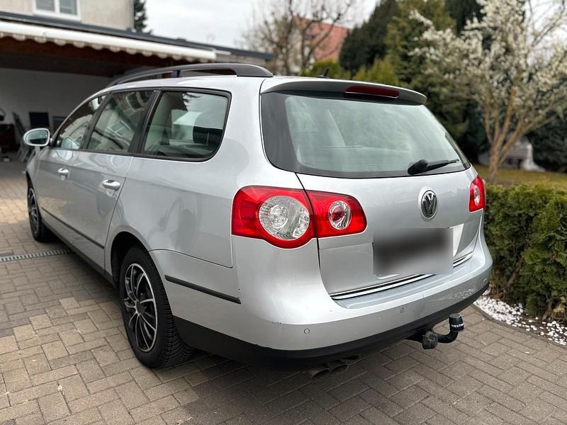 Gebraucht VW Passat 140 PS (102 kW) 2011 Silber Kombi