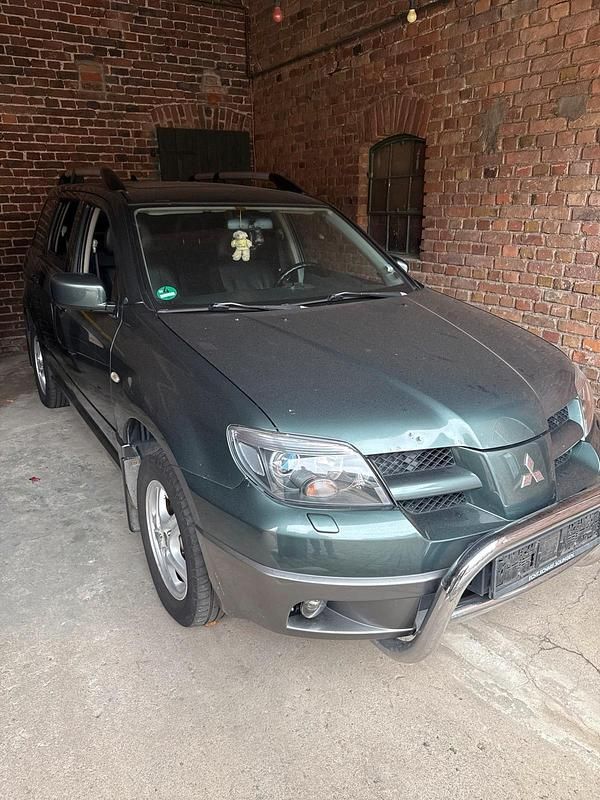 Grün Gebraucht 2003 Mitsubishi Outlander SUV | 2.300 € (Fairer Preis) - Bild 1/4