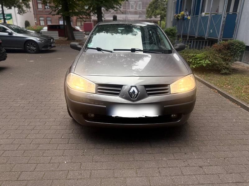 Grau Gebraucht 2003 Renault Mégane II Kleinwagen | 1.299 € (Guter Preis) - Bild 1/4