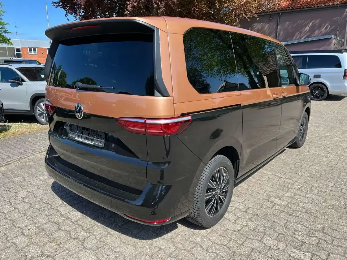 Gebraucht VW Multivan Style 150 PS (110 kW) 2026 Copper bronze met./schwarz met Van / Kleinbus