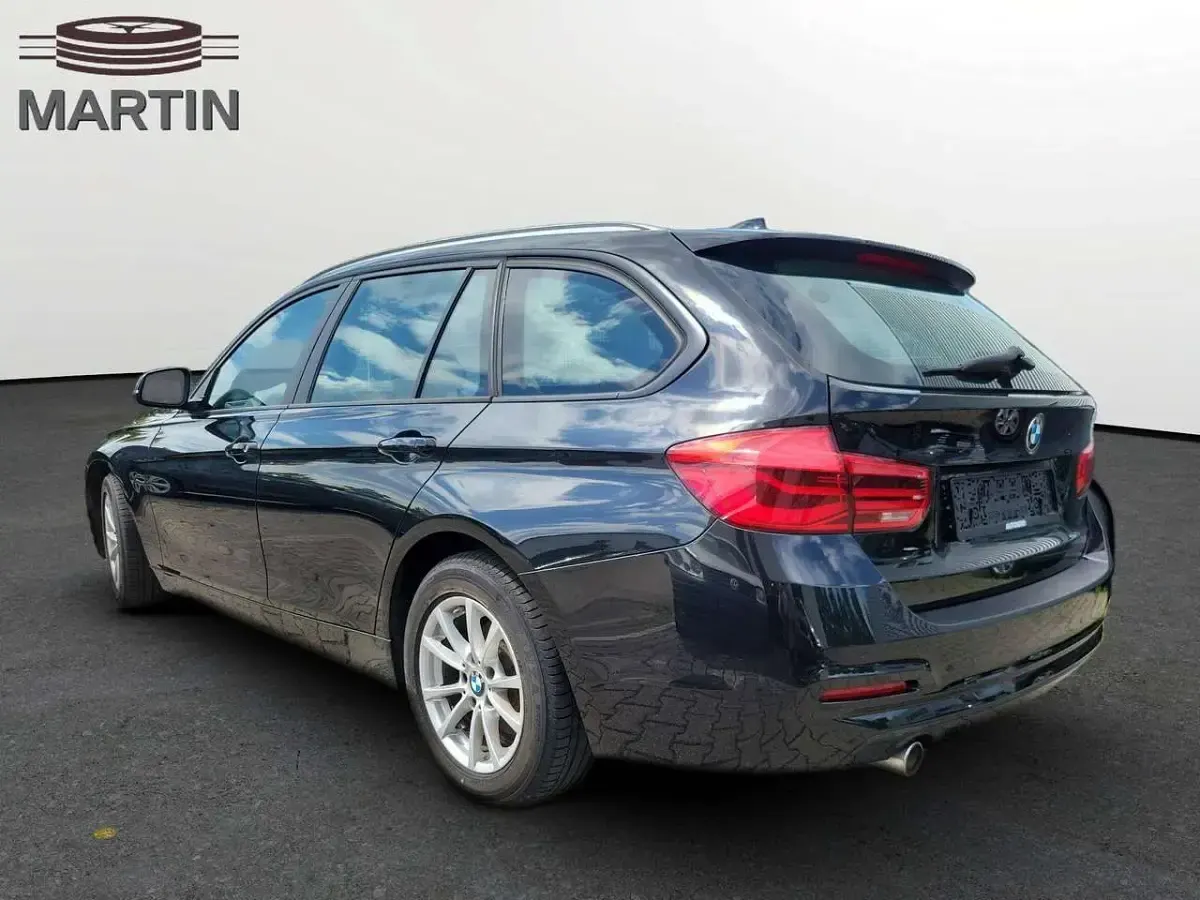 Gebraucht BMW 318 Advantage 150 PS (110 kW) 2018 Black sapphire metallic Kombi