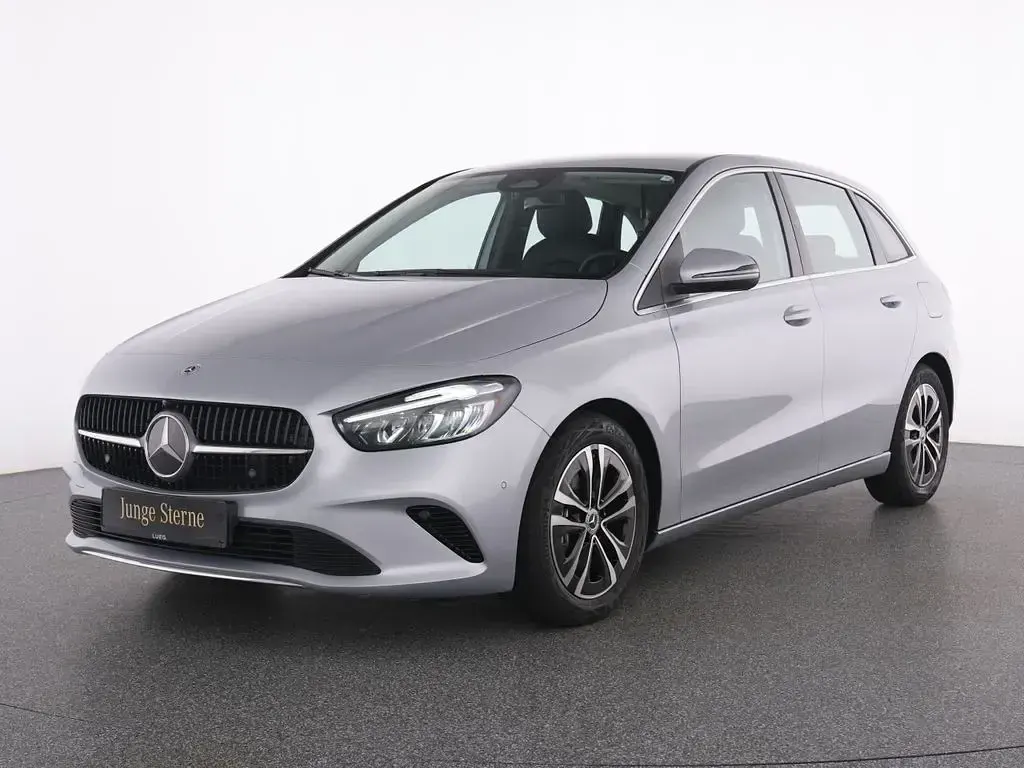 Gebraucht Mercedes B180 Progressive 136 PS (100 kW) 2025 Silber Van / Kleinbus