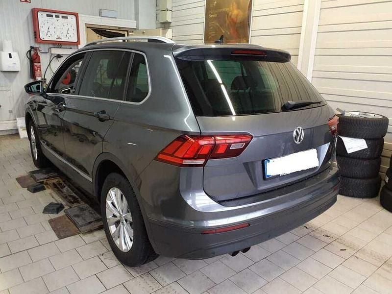 Gebraucht VW Tiguan Sound 180 PS (132 kW) 2018 Indiumgrau metallic SUV