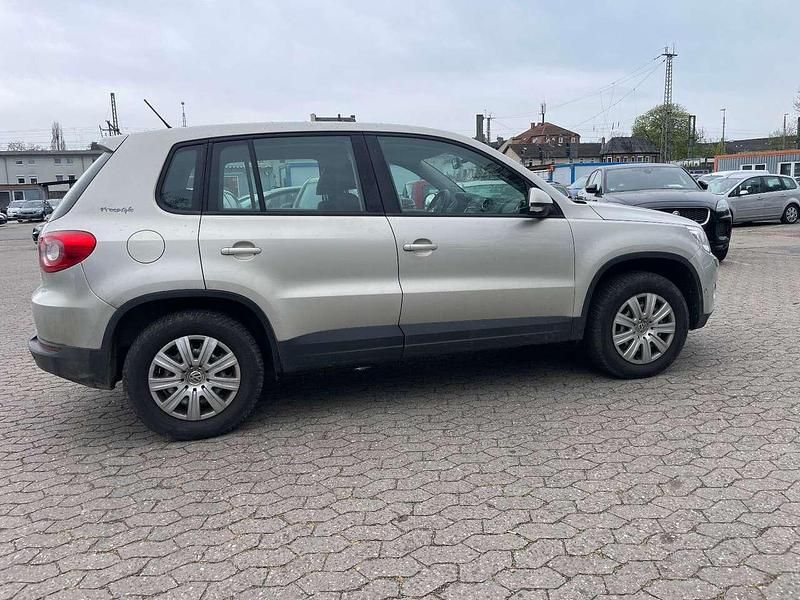 Gebraucht VW Tiguan Freestyle 140 PS (102 kW) 2011 Silver leaf white gold SUV