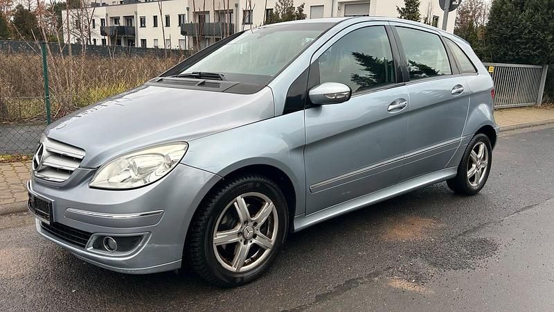 Gebraucht Mercedes B200 115 PS (84 kW) 2008 Silber Van / Kleinbus