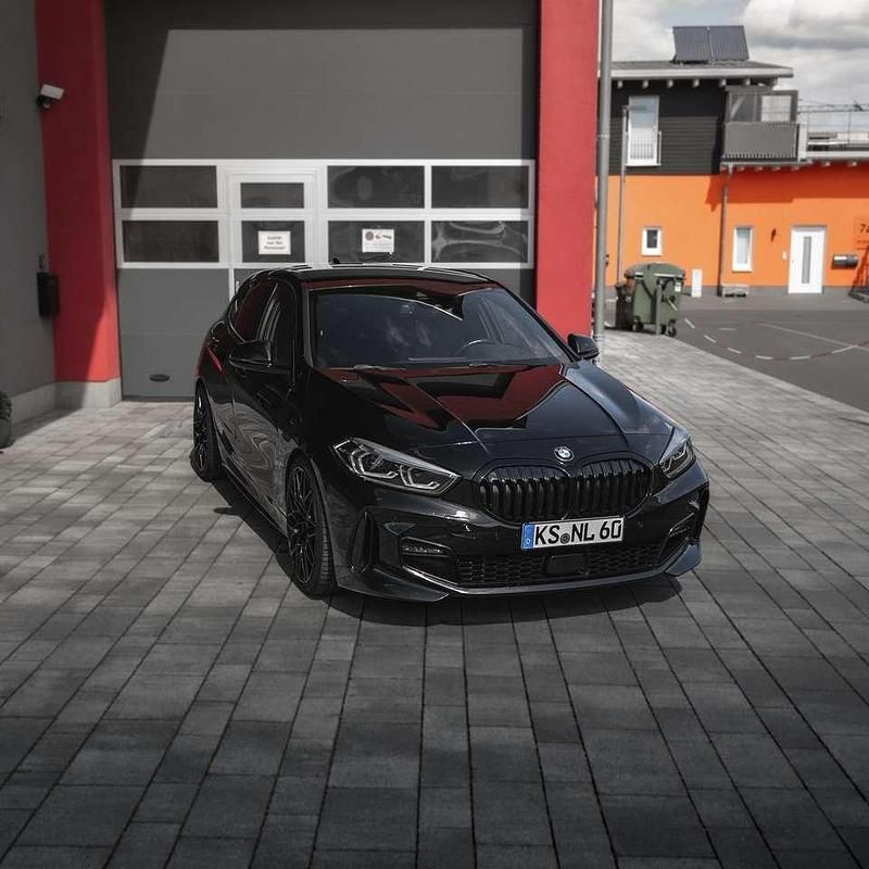 Schwarz Gebraucht 2021 BMW 120 M Sport Kleinwagen | 26.590 € (Fairer Preis) - Bild 1/3