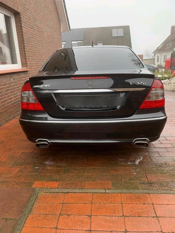 Gebraucht Mercedes E320 224 PS (164 kW) 2006 Schwarz Limousine