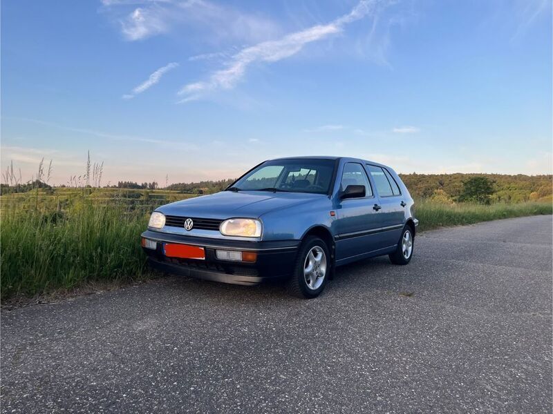 Blau Gebraucht 1993 VW Golf III Limousine | 750 € - Bild 1/4