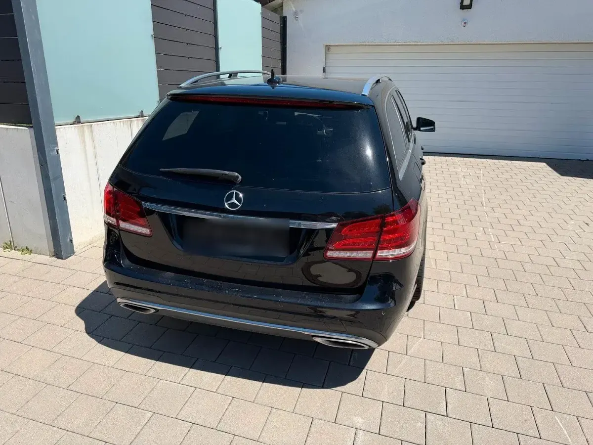 Gebraucht Mercedes E350 AMG line 258 PS (189 kW) 2013 Schwarz Limousine