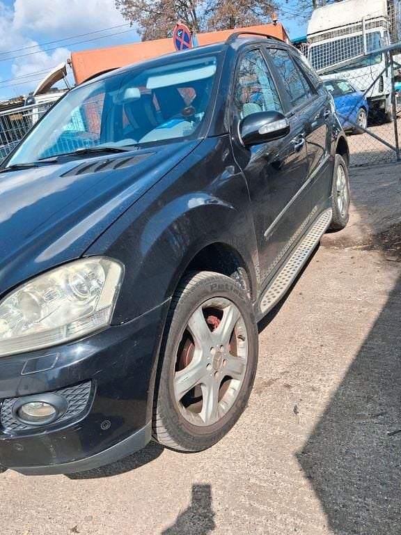 Gebraucht Mercedes ML320 249 PS (183 kW) 2008 Schwarz SUV