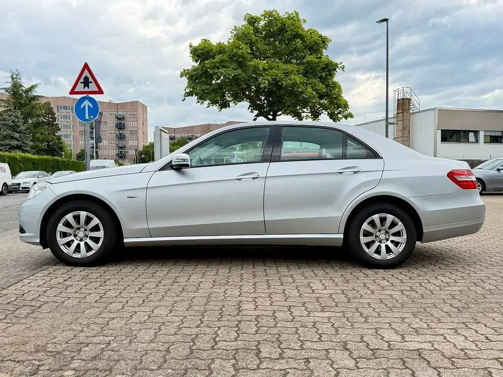 Gebraucht Mercedes E250 204 PS (150 kW) 2009 Silber Limousine