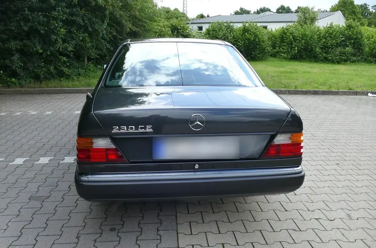 Gebraucht Mercedes 230 132 PS (97 kW) 1991 Schwarz Coupé