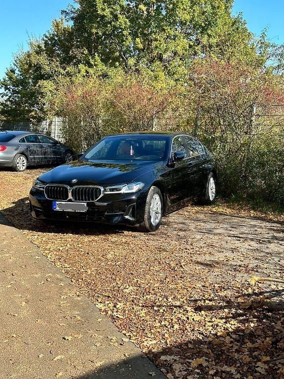 Gebraucht BMW 545e 394 PS (289 kW) 2021 Schwarz Limousine
