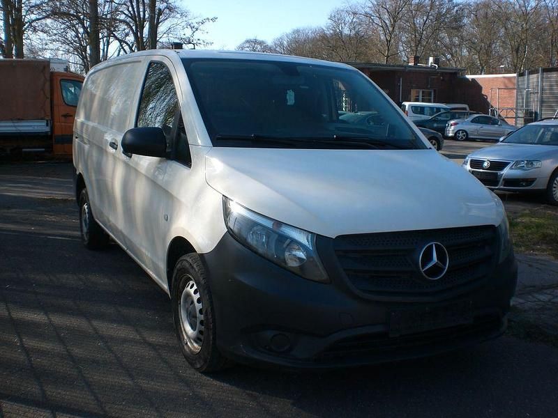 Gebraucht Mercedes Vito 114 PS (83 kW) 2018 Gelb Van