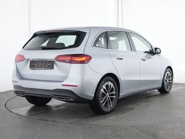 Gebraucht Mercedes B200 Advanced 163 PS (119 kW) 2024 Lack hightechsilber Van / Kleinbus