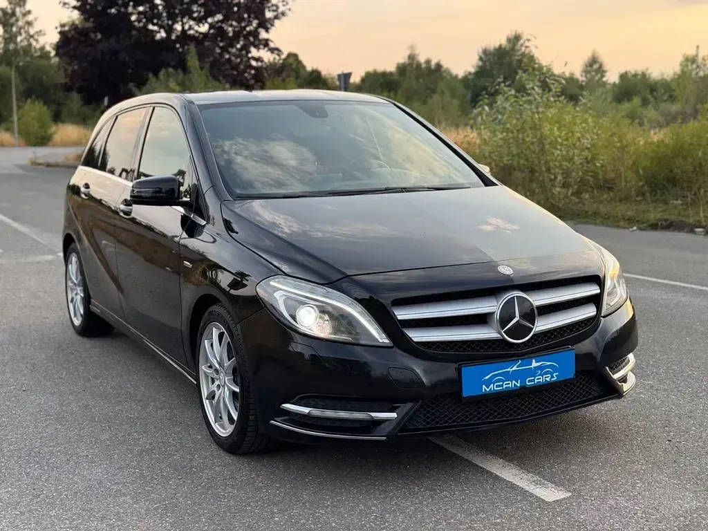 Gebraucht Mercedes B200 Sport 156 PS (114 kW) 2012 Schwarz Kleinwagen
