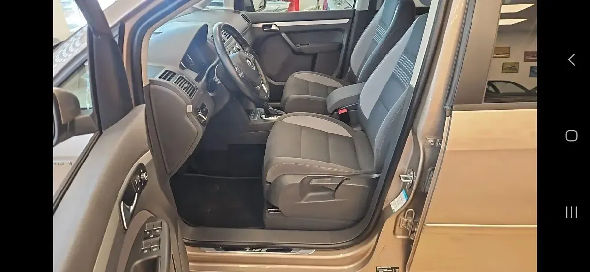 Gebraucht VW Touran Life 140 PS (102 kW) 2013 Beige Van / Kleinbus