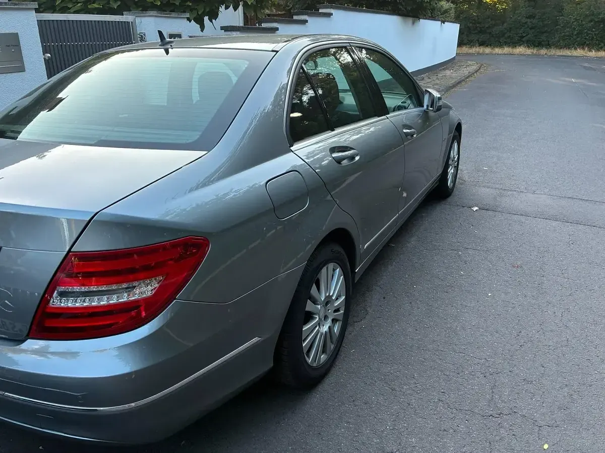 Gebraucht Mercedes C180 156 PS (114 kW) 2012 Silber Limousine