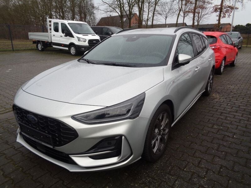 Silber Gebraucht 2023 Ford Focus ST-Line Limousine | 25.990 € (Etwas zu teuer) - Bild 1/4