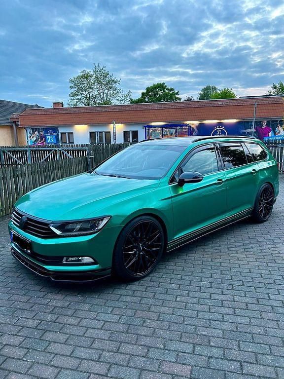 Schwarz Gebraucht 2018 VW Passat Highline Kombi | 17.300 € (Fairer Preis) - Bild 1/4
