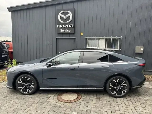 Neu Mazda 6e Takumi-Line 189 kW (258 PS) 2026 Grau Limousine