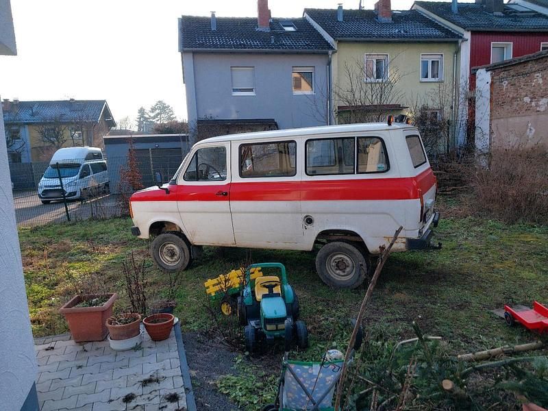 Second-hand Ford Transit 77 CP (56 kW) 1983 Monovolum