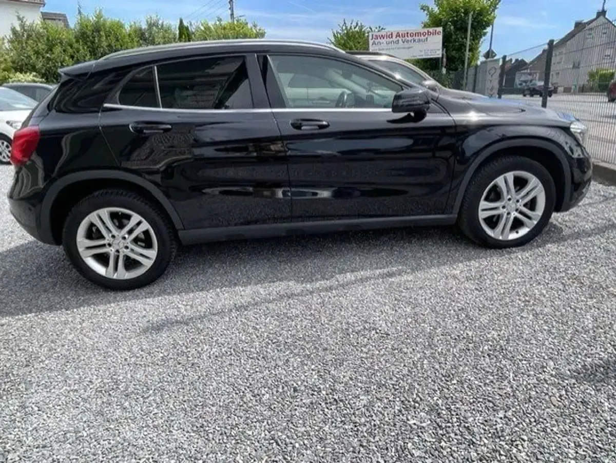 Używany Mercedes GLA220 Urban 177 KM (130 kW) 2016 Schwrz SUV