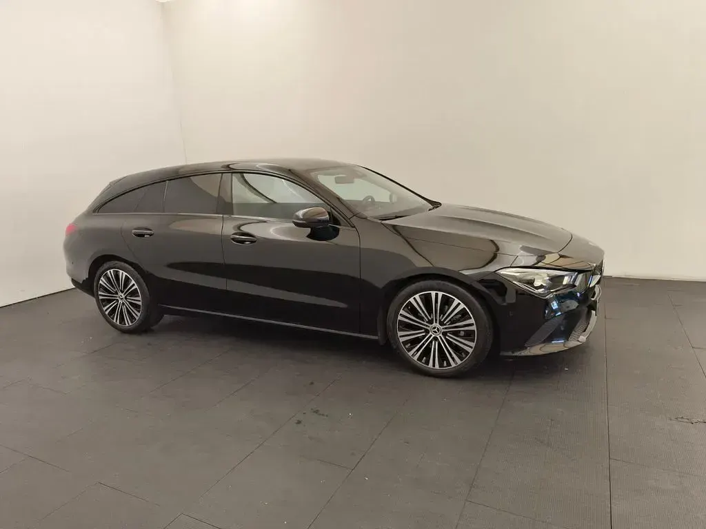 Gebraucht Mercedes CLA200 Progressive 150 PS (110 kW) 2023 Unilack nachtschwarz Coupé