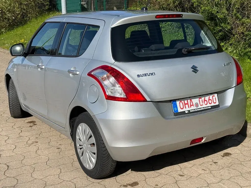Gebraucht Suzuki Swift Club 94 PS (69 kW) 2015 Silber Kleinwagen