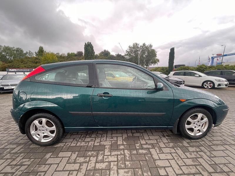 Używany Ford Focus Trend 101 KM (74 kW) 2002 Zielony Sedan/Limuzyna