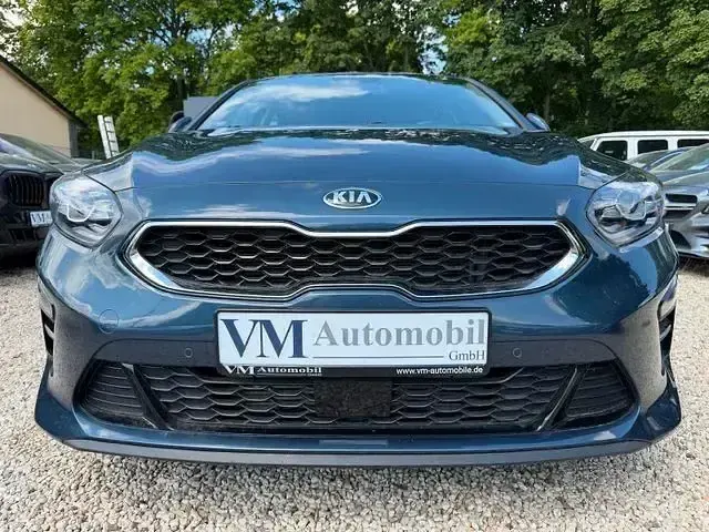Gebraucht Kia Ceed 140 PS (102 kW) 2019 Blau Kleinwagen
