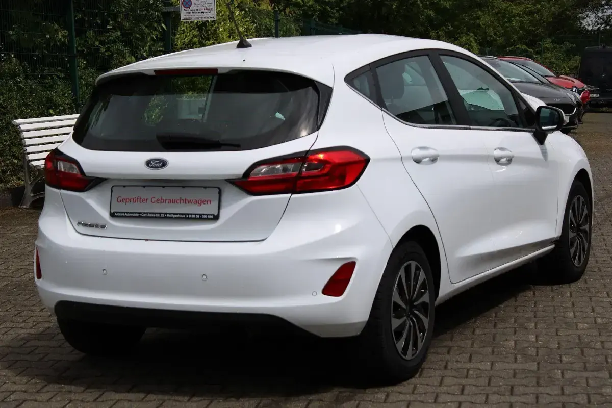 Gebraucht Ford Fiesta Titanium 101 PS (74 kW) 2022 Weiß Kleinwagen