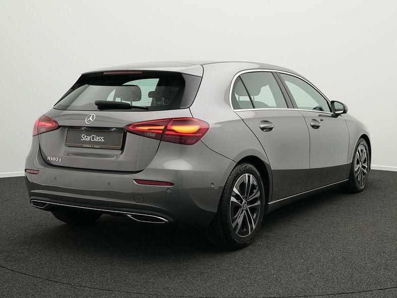Gebraucht Mercedes A180 Progressive 116 PS (85 kW) 2024 Grau Limousine