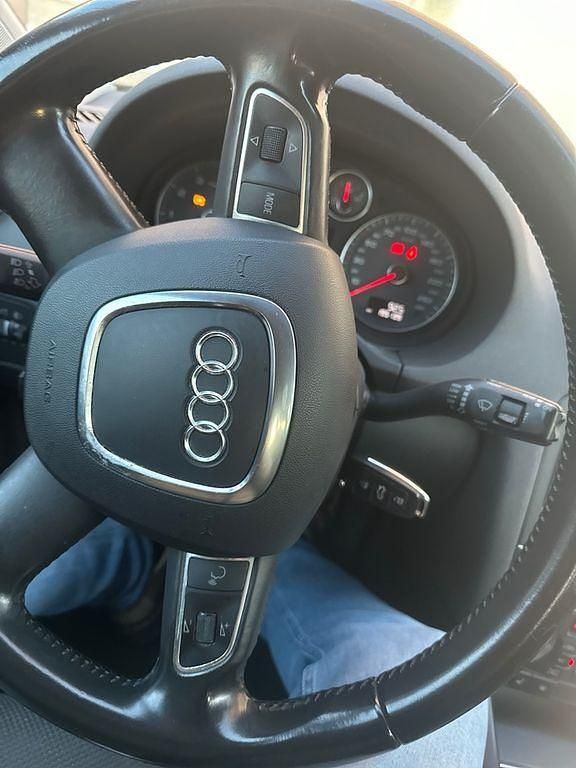 Second-hand Audi A3 Attraction 125 CP (91 kW) 2011 Negru Hatchback