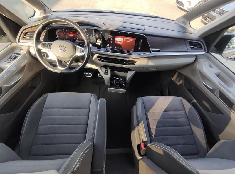 Usado VW Multivan Style 204 HP (150 kW) 2023 Prateado Monovolume