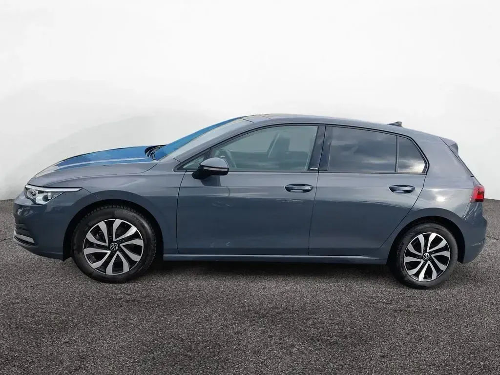 Gebraucht VW Golf VIII Active 110 PS (80 kW) 2021 Delfingrau metallic Limousine