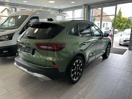 Gebraucht Ford Kuga Active X 242 PS (177 kW) 2024 Bursting green (metallic) SUV