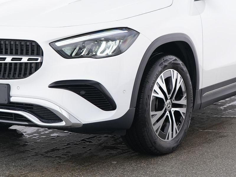 Gebraucht Mercedes GLA200 Progressive 163 PS (119 kW) 2024 Weiss polarweiss SUV