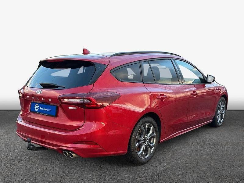Gebraucht Ford Focus ST-Line 125 PS (91 kW) 2023 Fantasticrot metallic Kombi