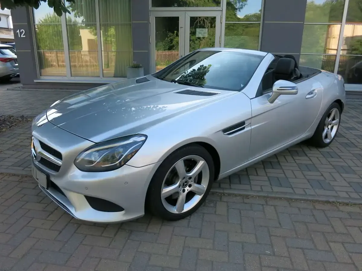 Gebraucht Mercedes SLC200 184 PS (135 kW) 2019 Iridiumsilber  metalliclack Cabrio