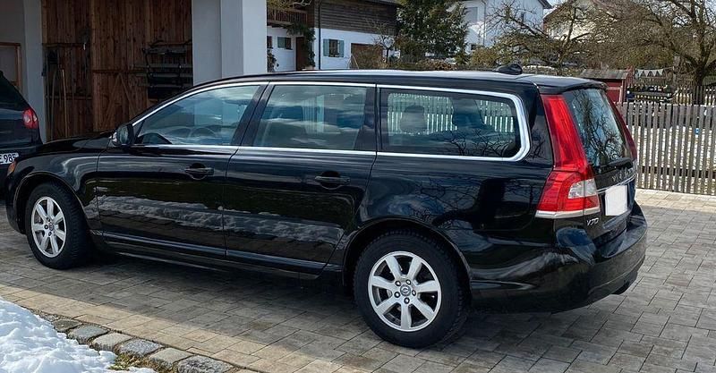 Gebraucht Volvo V70 Kinetic 150 PS (110 kW) 2014 Schwarz Kombi