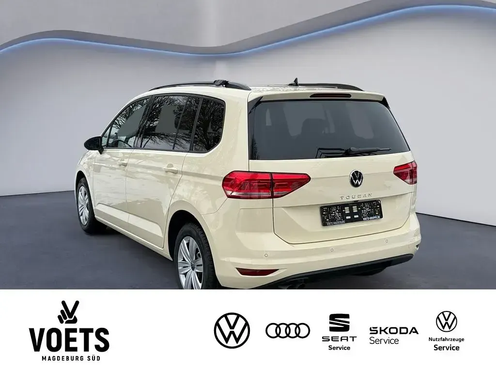 Neu VW Touran Trendline 150 PS (110 kW) 2026 Beige Van / Kleinbus