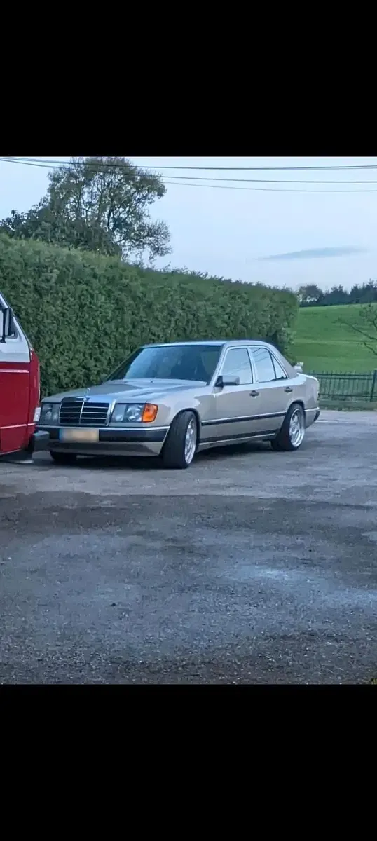 Gebraucht Mercedes E260 160 PS (117 kW) 1987 Andere farben Limousine