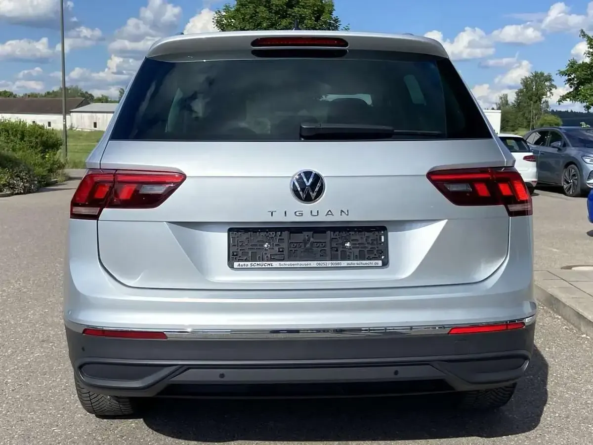 Gebraucht VW Tiguan Active 131 PS (96 kW) 2023 Reflexsilber metallic SUV