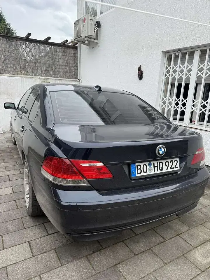 Gebraucht BMW 745 329 PS (241 kW) 2006 Blau Limousine