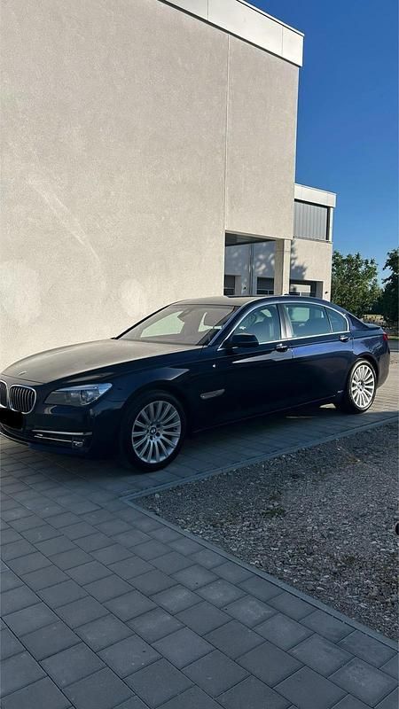Gebraucht BMW 750L 449 PS (330 kW) 2013 Blau Limousine