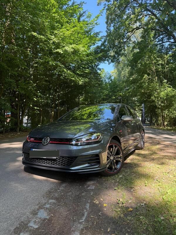 Grau Gebraucht 2020 VW Golf VII GTI Limousine | 23.900 € (Fairer Preis) - Bild 1/4
