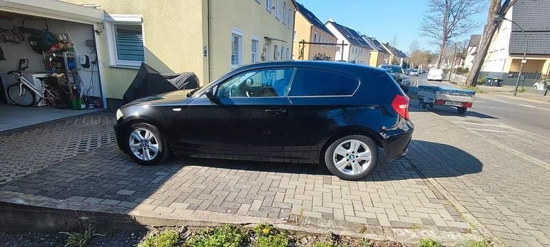 Schwarz Gebraucht 2011 BMW 118 Coupé Coupé | 4.600 € (Guter Preis) - Bild 1/4