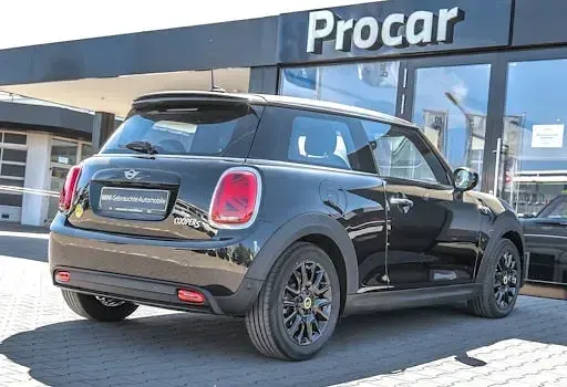 Gebraucht Mini Cooper SE Classic 135 kW (184 PS) 2023 Midnight black Kleinwagen